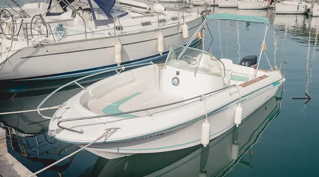 barco disponible para alquilar