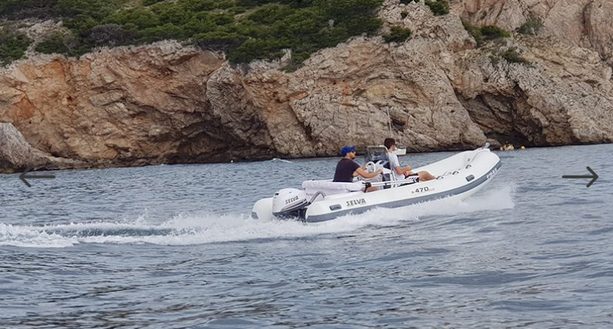 barco disponible para alquilar