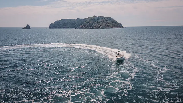 barco disponible para alquilar